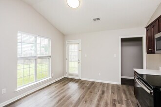 10218 Cottage Oaks Cove in Memphis, TN - Building Photo - Building Photo