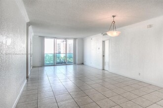 4001 S Ocean Dr, Unit 9A in Hollywood, FL - Building Photo - Building Photo