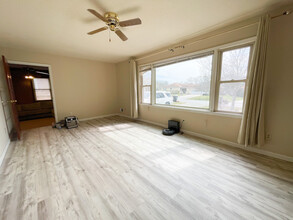 204 Newfield Dr in West Columbia, SC - Foto de edificio - Building Photo