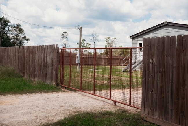 2545 Lee Turner Rd in Cleveland, TX - Building Photo - Building Photo