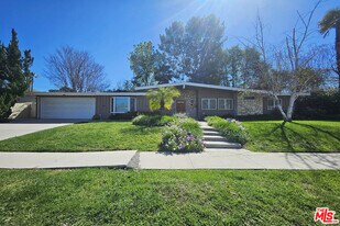 23526 Dolorosa St in Los Angeles, CA - Building Photo