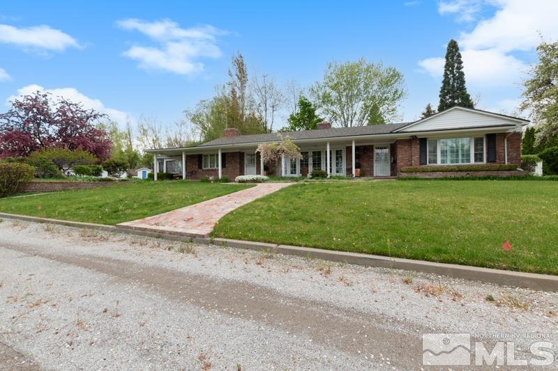 1880 Meadowview Ln in Reno, NV - Building Photo