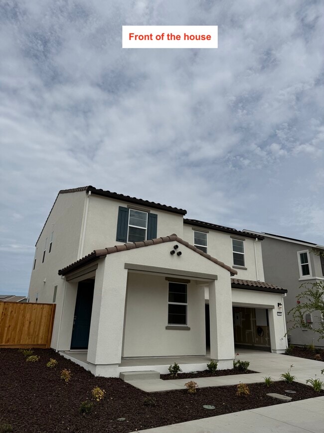 3291 Hill St in Manteca, CA - Foto de edificio - Building Photo