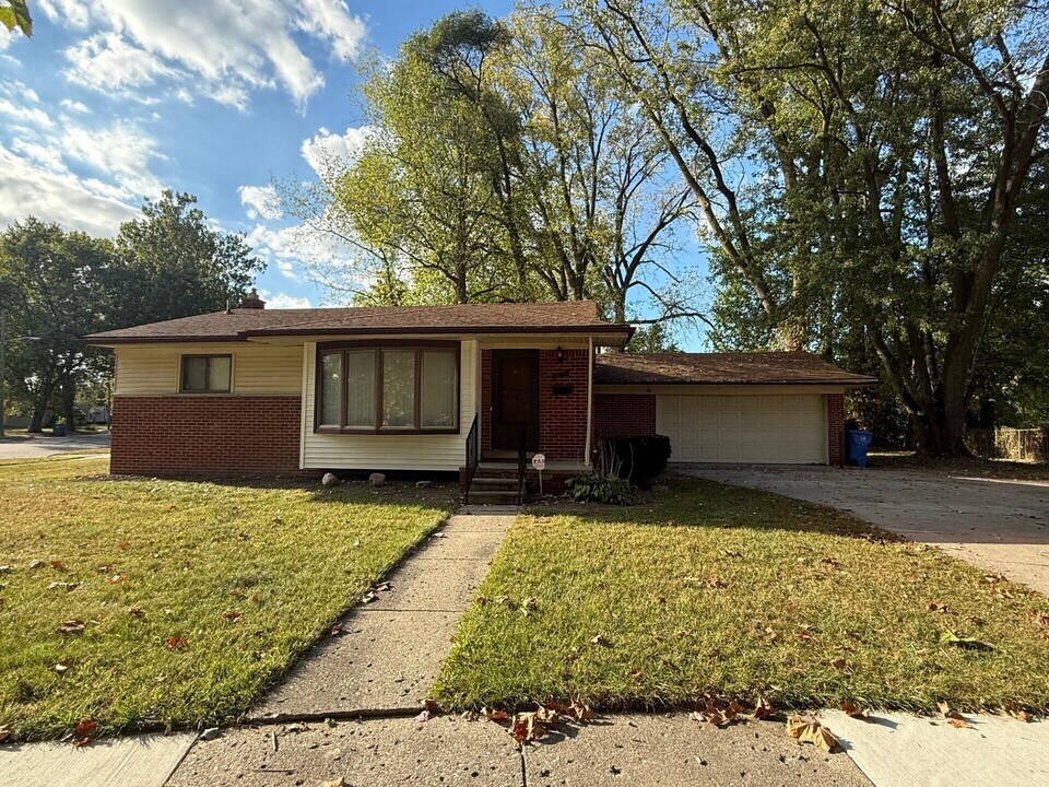 30186 Susan Ct in Inkster, MI - Building Photo
