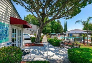 Union North Apartments in Manteca, CA - Building Photo - Interior Photo