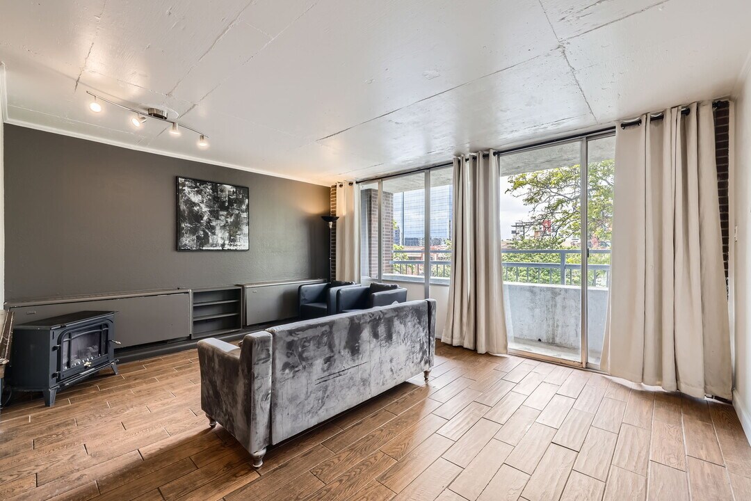 830 N Sherman St, Unit 208 in Denver, CO - Building Photo