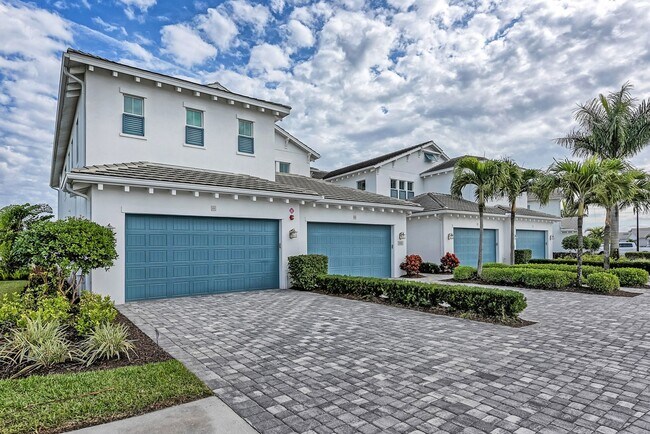8886 St Lucia Dr in Naples, FL - Building Photo - Building Photo