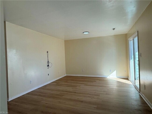 97 28th St, Unit E in Newport News, VA - Building Photo - Building Photo