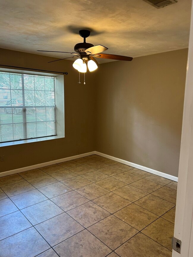 2702 Via Milano Ave in Tallahassee, FL - Building Photo - Building Photo