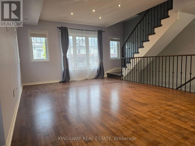 3250-3250 Bentley Dr in Mississauga, ON - Building Photo - Building Photo