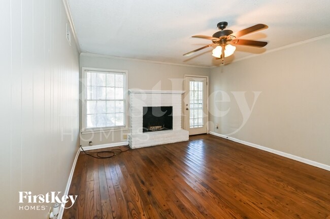 5840 Knight Arnold Rd in Memphis, TN - Foto de edificio - Building Photo
