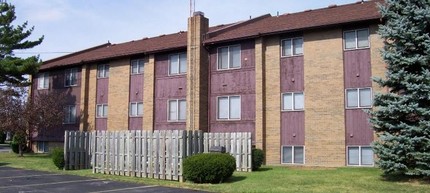 The Pines in Toledo, OH - Foto de edificio - Building Photo