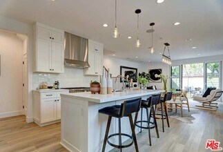 1651 S Hayworth Ave in Los Angeles, CA - Building Photo - Building Photo