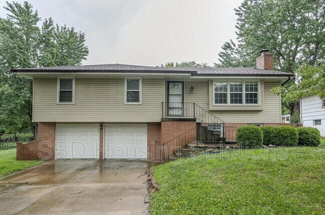 property at 7601 E 100th Ter