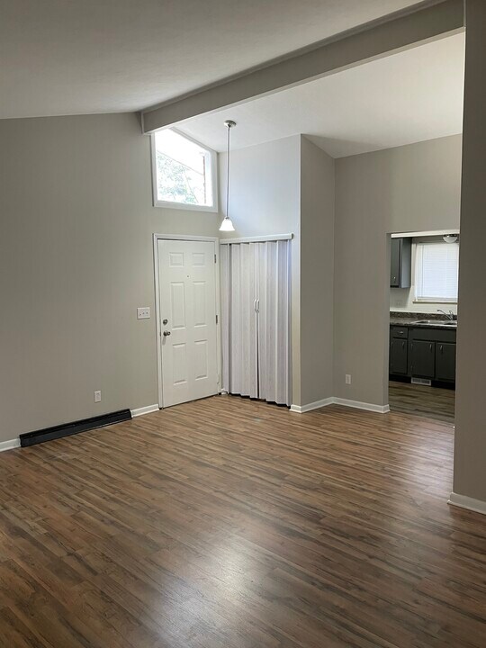 1616 Maxen Dr, Unit 1 in Akron, OH - Building Photo