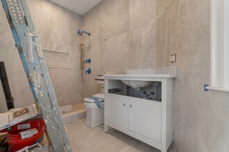 1370 Beacon St, Unit 4 in Brookline, MA - Foto de edificio - Building Photo