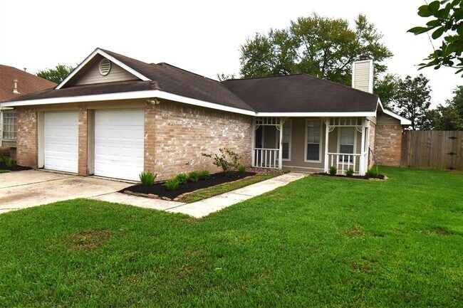 310 Village Creek Dr in Webster, TX - Building Photo - Building Photo