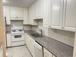 660 Golden Springs Dr in Diamond Bar, CA - Building Photo - Building Photo