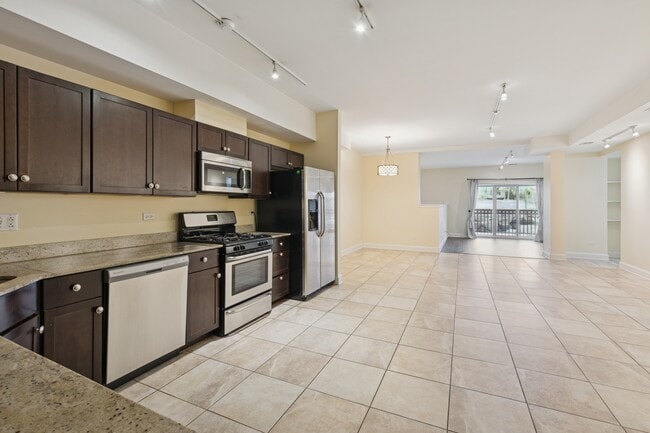 2801 W Ardmore Ave in Chicago, IL - Foto de edificio - Building Photo