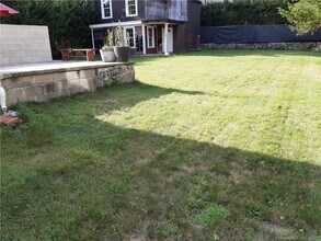 72 West Ave in Darien, CT - Building Photo - Building Photo