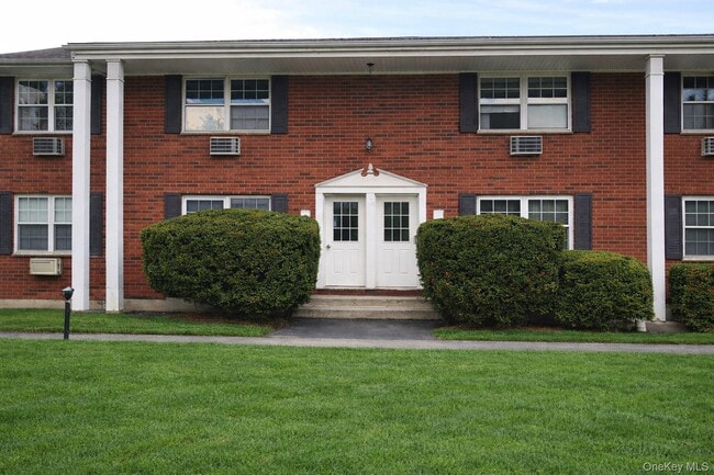 property at 5 Wildwood Dr