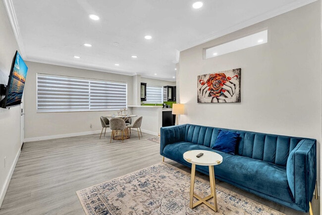 10004 E Bay Harbor Dr