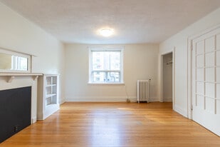 96 Isabella The Arms Apartments in Toronto, ON - Building Photo