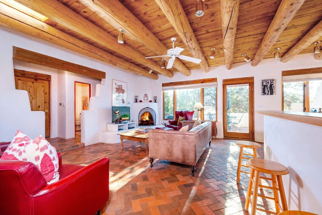 1015 Foothills Trail in Santa Fe, NM - Building Photo