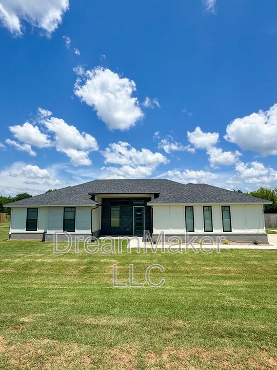 893 Flowers Dr in Washington, OK - Foto de edificio