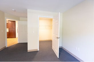 Clough Farm Apartments in Salem, NH - Building Photo - Building Photo