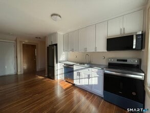 482 W Main St in Norwich, CT - Building Photo - Building Photo