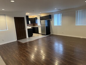 14342 Tiara St, Unit 2 in Los Angeles, CA - Building Photo - Building Photo