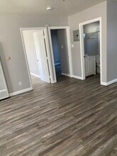 1841 E 112th St, Unit A in Los Angeles, CA - Foto de edificio - Building Photo