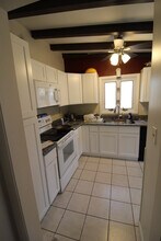 5 Cobblestone Rd in Bloomfield, CT - Foto de edificio - Building Photo