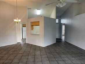 1206 Grassy Meadow Pl in Brandon, FL - Foto de edificio - Building Photo