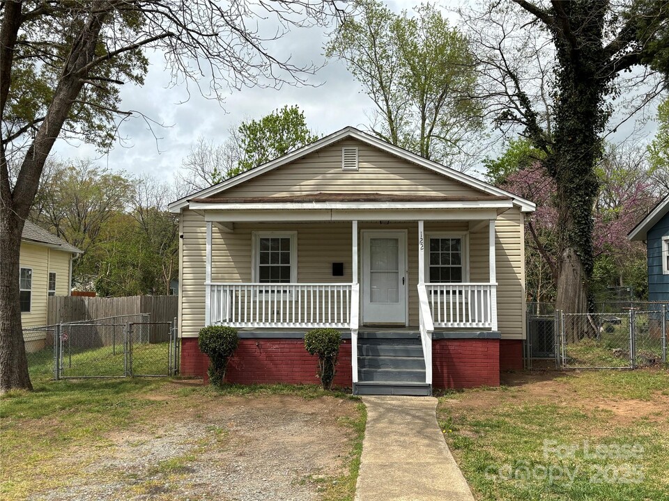 122 Lakewood Ave in Charlotte, NC - Building Photo