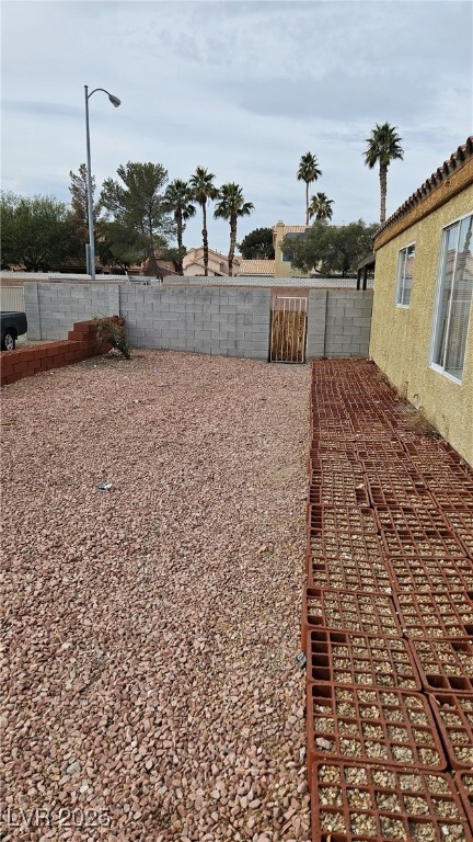 5921 Berry Hill Ln in North Las Vegas, NV - Building Photo - Building Photo