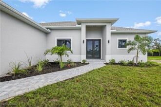 2751 NW 42nd Pl in Cape Coral, FL - Building Photo - Building Photo