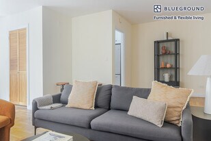 30 Park Ave in New York, NY - Building Photo