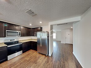 816 Chatham Walk Dr in Ruskin, FL - Building Photo - Building Photo