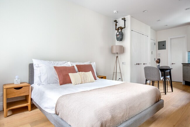 80 Thompson St-Unit -10 in New York, NY - Building Photo - Building Photo