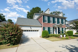 1025 N Sharon Amity Rd in Charlotte, NC - Building Photo - Building Photo