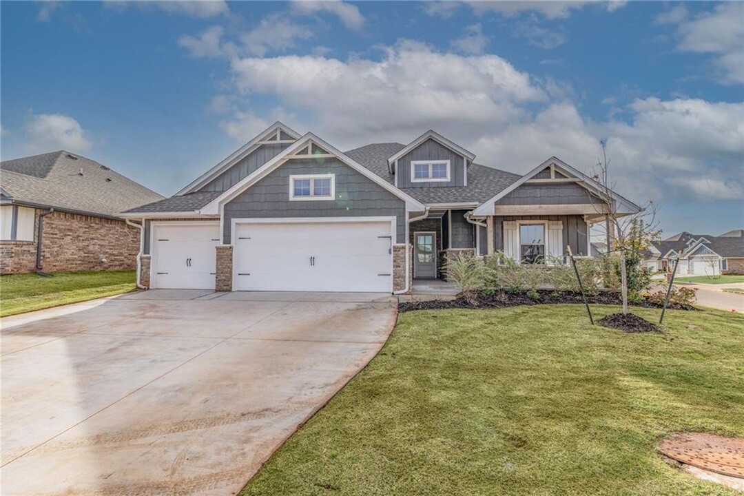 1600 NE 33rd St in Moore, OK - Building Photo