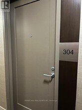 320-320 Tweedsmuir Ave in Toronto, ON - Building Photo - Building Photo