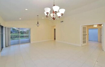 11146 Lakeaire Cir in Boca Raton, FL - Building Photo - Building Photo