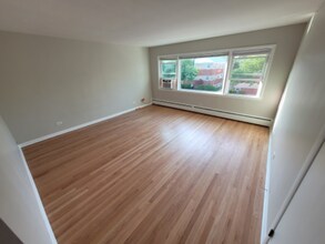 6241 W Montrose Ave in Chicago, IL - Building Photo - Building Photo