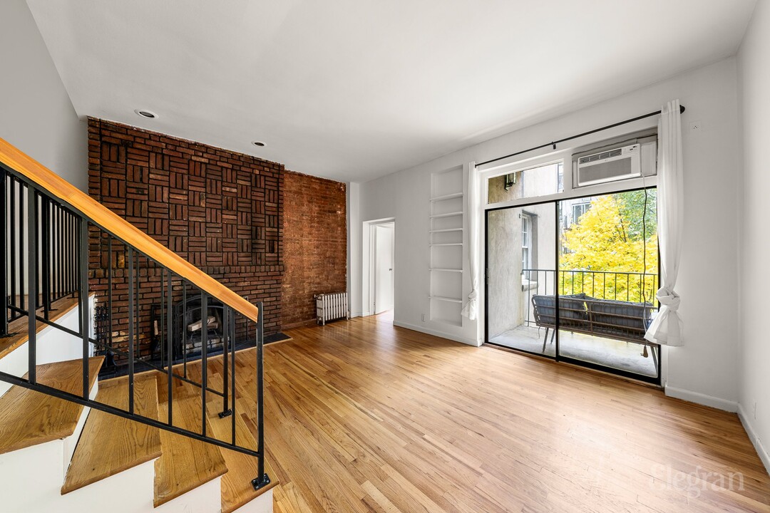 20 W 83rd St in New York, NY - Building Photo