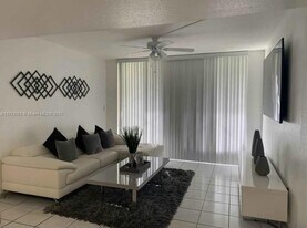 8000 SW 149th Ave in Miami, FL - Building Photo
