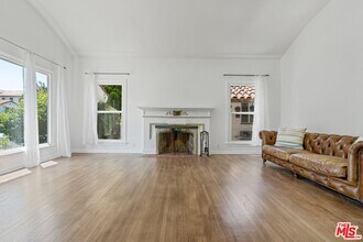 337 N La Jolla Ave in Los Angeles, CA - Building Photo - Building Photo