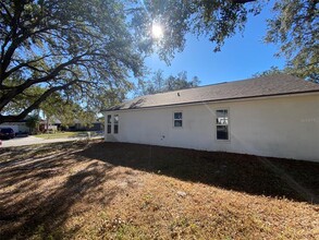 3838 Lake Shore Dr in Palm Harbor, FL - Foto de edificio - Building Photo